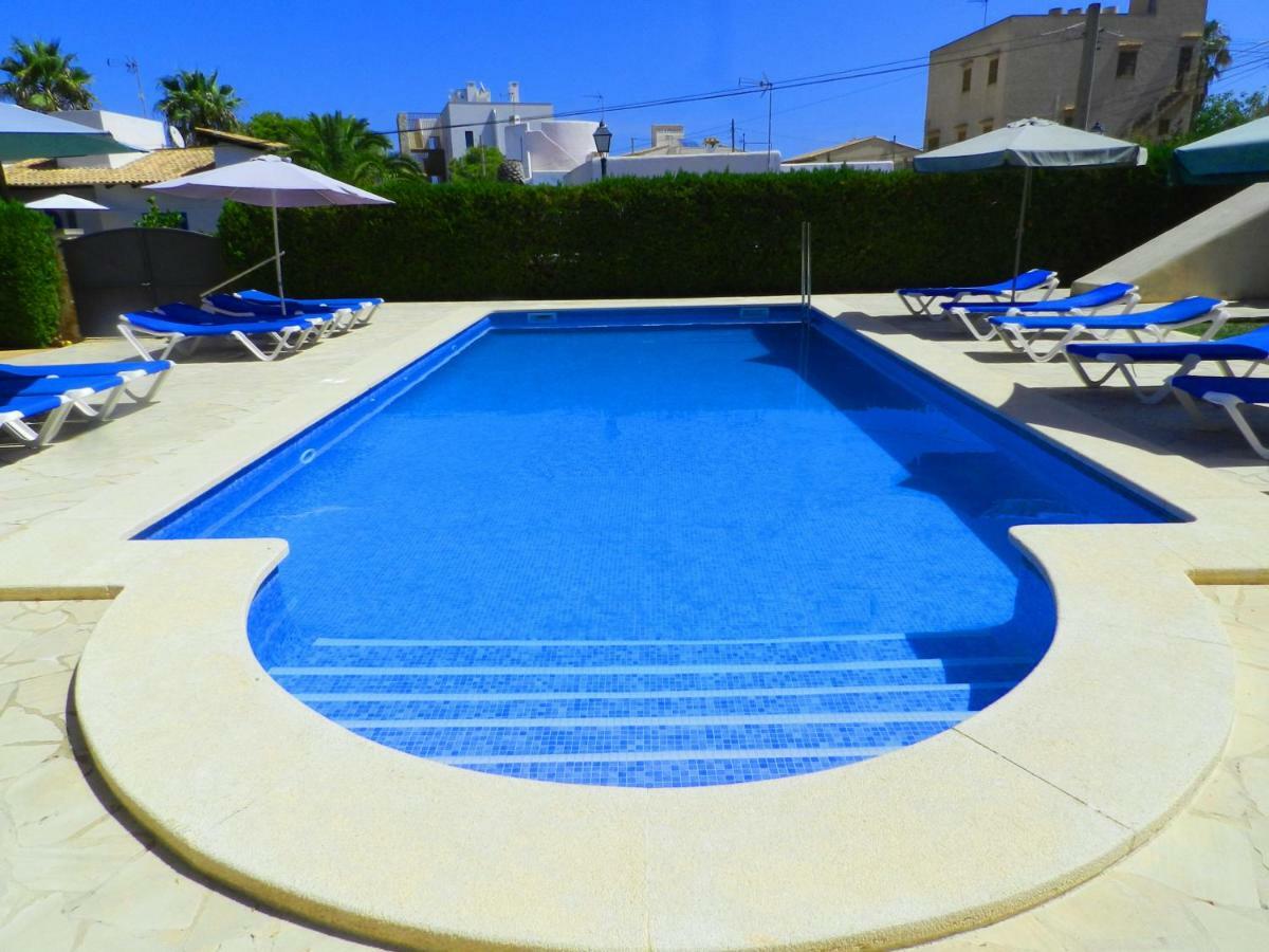 Marina Sol I Pins